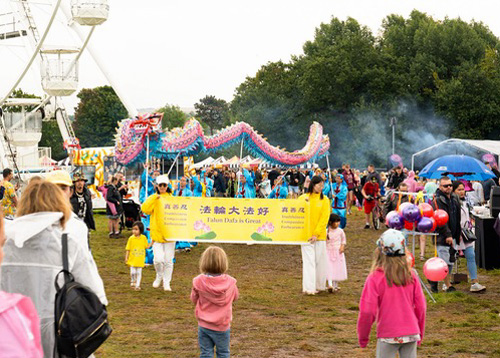 Image for article Inggris: Memperkenalkan Falun Dafa di Bristol International Balloon Fiesta