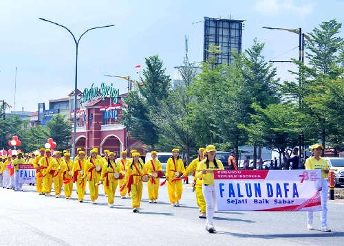 Image for article Batam: Praktisi Falun Dafa Diundang untuk Memeriahkan Pawai Perayaan HUT RI