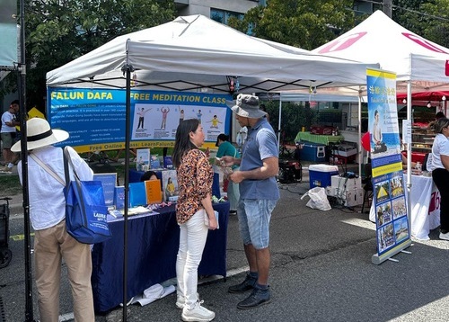 Image for article Kanada: Praktisi Falun Dafa Memperkenalkan Falun Dafa dan Mengajarkan Latihan di Festival Fun Philippines