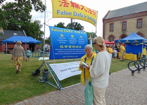 Image for article Latvia: Falun Dafa di Sea Festival di Ventspils