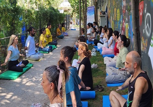 Image for article Istanbul, Turki: Memperkenalkan Falun Dafa di Ecological Living Istanbul