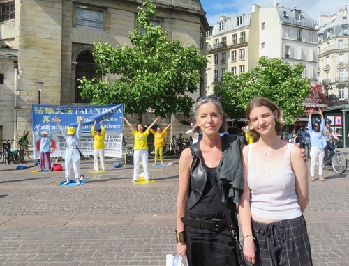 Image for article Mahasiswa Universitas di Paris: Terima kasih telah memberi tahu kami tentang Falun Dafa