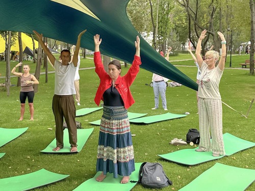 Image for article Moskow, Rusia: Orang-orang Memuji Falun Dafa di Festival Hari India