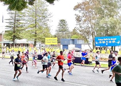 Image for article Sydney, Australia: Memperkenalkan Falun Gong Selama Kegiatan Lari Gembira City2Surf