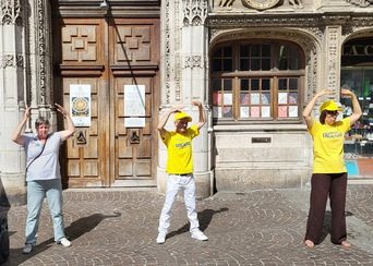 Image for article Perancis: Kegiatan Diadakan di Dua Kota untuk Meningkatkan Kesadaran akan Penganiayaan terhadap Falun Dafa