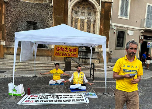 Image for article Frascati, Italia: Orang-orang Mempelajari Bagaimana PKT Menganiaya Falun Gong