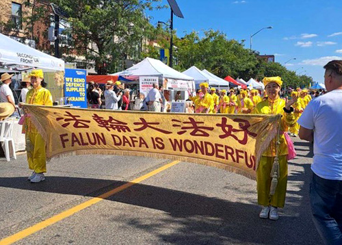 Image for article Toronto, Kanada: Orang-orang Mempelajari Informasi tentang Falun Dafa di Festival Ukraina