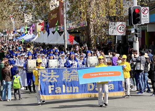 Image for article Sydney, Australia: Memperkenalkan Falun Gong di Willoughby Street Fair