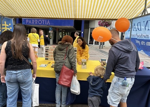 Image for article Kota Roosendaal, Belanda: Memperkenalkan Falun Gong di Festival Tahunan