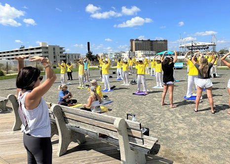 Image for article New Jersey: Falun Dafa Disambut di Asbury Park, Kota Tepi Laut yang Populer