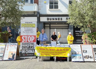 Image for article Orang Tionghoa di Irlandia Tertarik pada Falun Dafa: “Pekerjaan Baik Lanjutkan!”