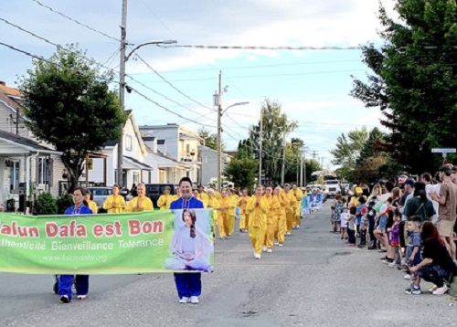 Image for article Quebec: Praktisi Menghadiri Parade Festival Makanan, Penduduk Setempat Merasakan Keindahan Falun Dafa