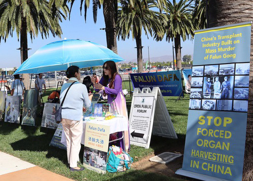 Image for article California: Memperkenalkan Falun Dafa di Festival Irvine Global Village