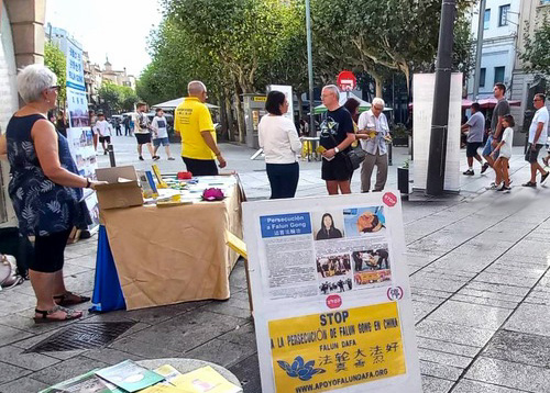Image for article Mataro, Spanyol: Orang-orang Memuji Prinsip Falun Dafa pada Acara di Provinsi Barcelona