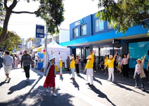 Image for article Melbourne, Australia: Memperkenalkan Falun Dafa pada Perayaan Festival Bulan Setempat