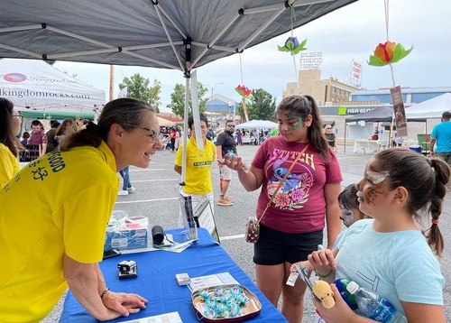 Image for article Missouri, AS: Memperkenalkan Falun Dafa di Festival Perayaan Bangsa-Bangsa