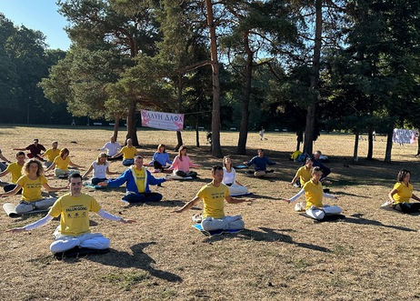 Image for article Bulgaria: Memperkenalkan Falun Dafa ke Pusat Kota Sofia