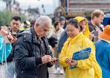 Image for article Belanda: Pejabat dan Masyarakat dari Semua Lapisan Masyarakat Mengecam Penganiayaan terhadap Falun Dafa Selama Rapat Umum di Amsterdam