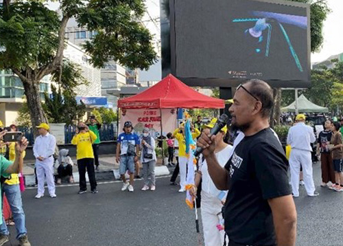 Image for article Semarang: Praktisi Falun Dafa Mengadakan Pawai Saat Hari Bebas Kendaraan untuk Menyebarkan Kabar Baik