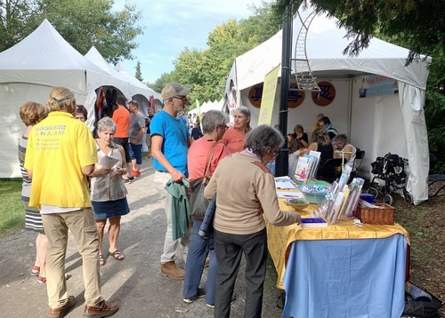 Image for article Falun Dafa Dipuji di Festival di Quebec “Falun Dafa Adalah Apa yang Saya Cari!”