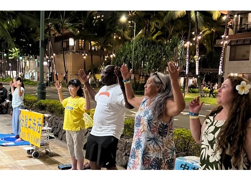 Image for article Hawaii: Falun Dafa Diterima Dengan Baik di Pameran Makanan dan Produk Baru Tahunan ke-61