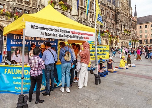 Image for article Munich, Jerman: Memperkenalkan Falun Dafa Selama Oktoberfest