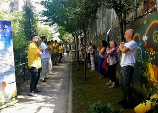 Image for article Istanbul, Turki: Memperkenalkan Falun Gong dan Meningkatkan Kesadaran akan Penganiayaan oleh Rezim Tiongkok