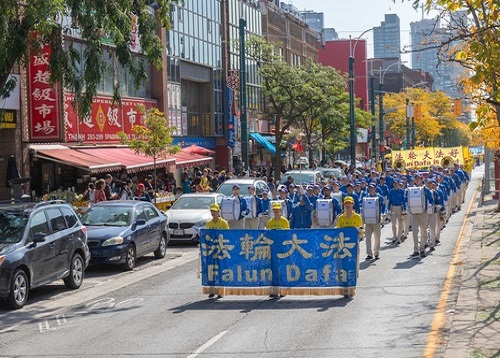 Image for article Toronto: Parade Menyerukan Diakhirinya Penganiayaan terhadap Falun Dafa