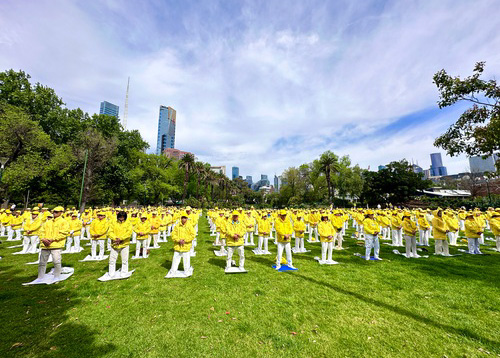 Image for article Australia: Wisatawan Mengagumi Ketekunan Praktisi Falun Dafa