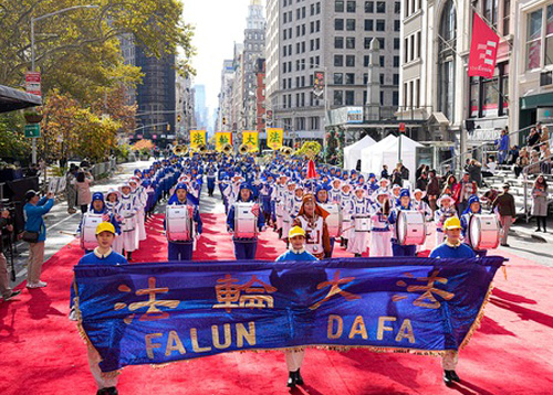 Image for article New York: Prinsip-prinsip Falun Dafa Dipuji dalam Pawai Hari Veteran