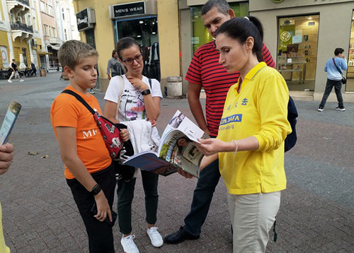Image for article Bulgaria: Memperkenalkan Falun Dafa di Kota Tertua di Eropa