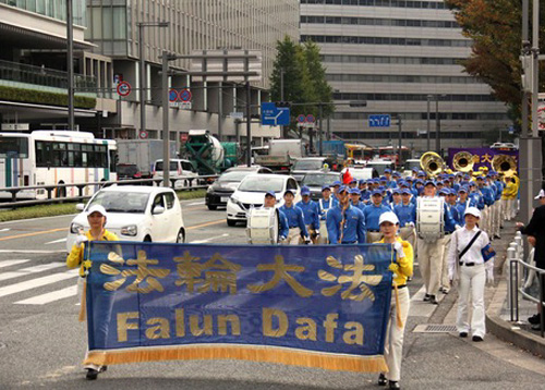 Image for article Jepang: Parade di Fukuoka Merayakan 420 Juta Orang Mundur dari PKT