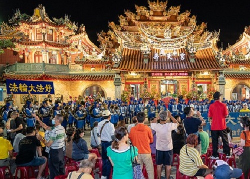 Image for article Taiwan: Memperkenalkan Falun Gong kepada Peserta Pameran Budaya di Kaohsiung