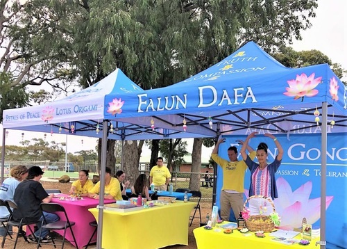 Image for article Australia: Prinsip-prinsip Falun Dafa Diapresiasi di Pameran Pertanian Margaret River