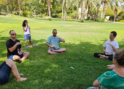 Image for article Israel: Praktisi Mengadakan Lokakarya Falun Dafa untuk Pengungsi di Zona Perang