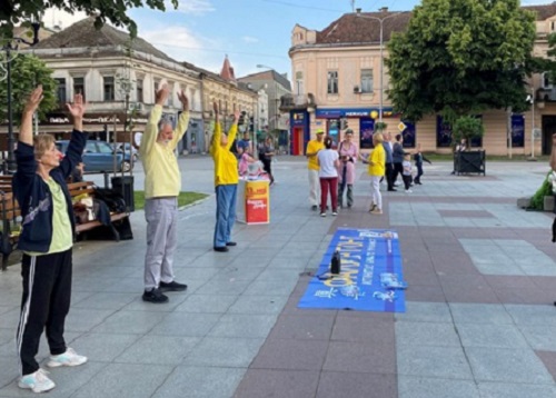 Image for article Memperkenalkan Falun Dafa Selama Serangkaian Kegiatan di Serbia