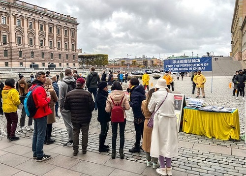 Image for article Swedia: Orang-orang Memuji Falun Dafa Selama Kegiatan di Stockholm