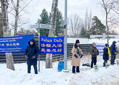 Image for article Praktisi di Finlandia Menyerukan untuk Menghentikan Penganiayaan terhadap Falun Gong pada Hari Hak Asasi Manusia Internasional