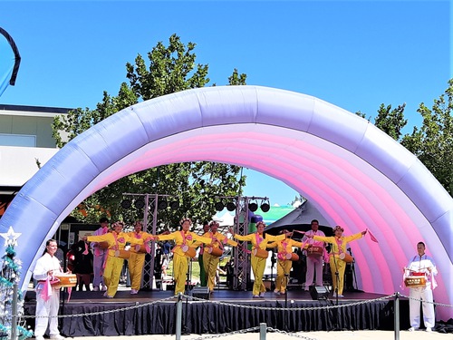 Image for article Falun Dafa Disambut di Pertunjukan dan Pawai Natal di Australia Barat