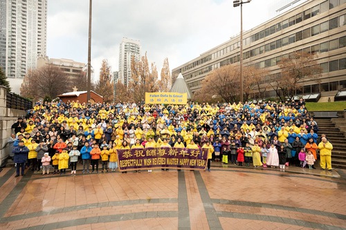 Image for article Toronto, Kanada: Praktisi Falun Dafa Mengungkapkan Rasa Terima Kasih atas Banyaknya Berkah yang Didapatkan Mereka dan Mengucapkan Selamat Tahun Baru kepada Guru