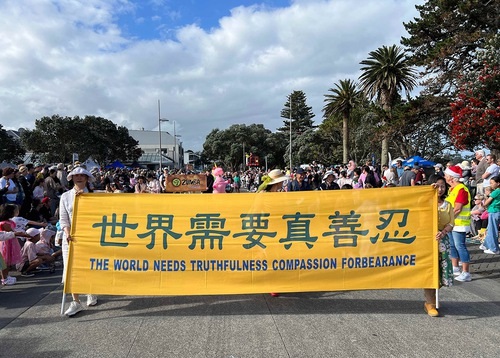 Image for article Selandia Baru: Praktisi Falun Dafa Diundang untuk Berpartisipasi dalam Delapan Pawai Natal