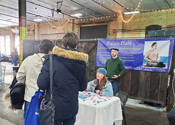 Image for article Minnesota: Falun Dafa Diperkenalkan di Pameran Kesehatan dan Kebugaran