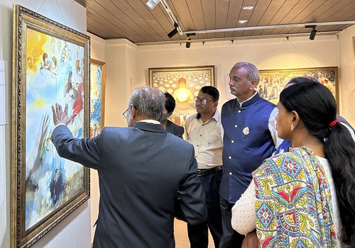 Image for article Nagpur, India: Para Pejabat Memuji Falun Dafa Selama Pameran Seni Internasional Sejati-Baik-Sabar yang Pertama