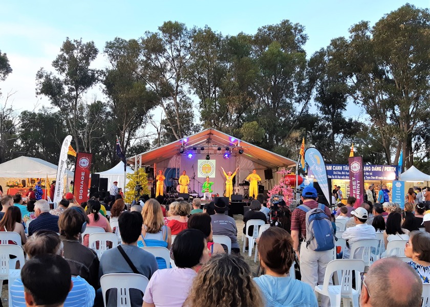 Image for article Perth, Australia: Memperkenalkan Falun Dafa pada Perayaan Tahun Baru Imlek