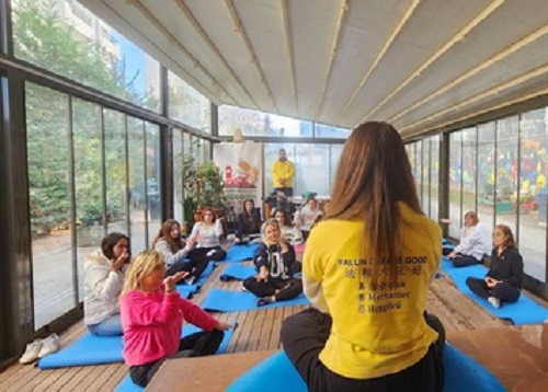 Image for article Turki: Orang-orang Belajar Falun Dafa di Pusat Kehidupan Ekologi Kota Kadıköy