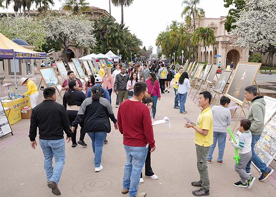 Image for article San Diego, California: Meningkatkan Kesadaran Terhadap Penganiayaan Melalui Pameran Seni Internasional Sejati-Baik-Sabar