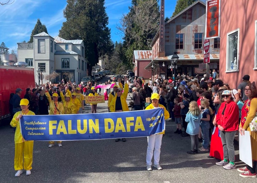 Image for article California, AS: Falun Dafa Disambut pada Perayaan Tahun Baru Tionghoa di Kota Nevada