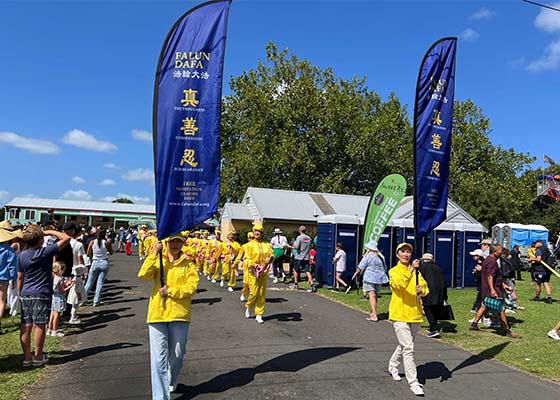 Image for article Auckland, Selandia Baru: Nilai-nilai Falun Dafa Dipuji Selama Kumeu Farmers Show
