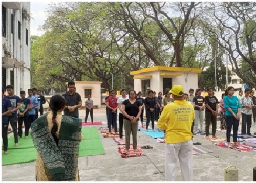 Image for article Nagpur, India: Mahasiswa Mendapatkan Manfaat dari Belajar Falun Dafa