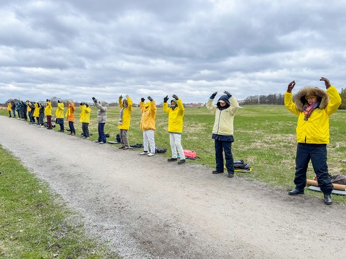 Image for article Swedia: Dukungan Masyarakat terhadap Falun Gong Selama Kegiatan Memperingati Permohonan Beijing 25 April